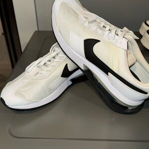 brand new nike tennis shoess shoes